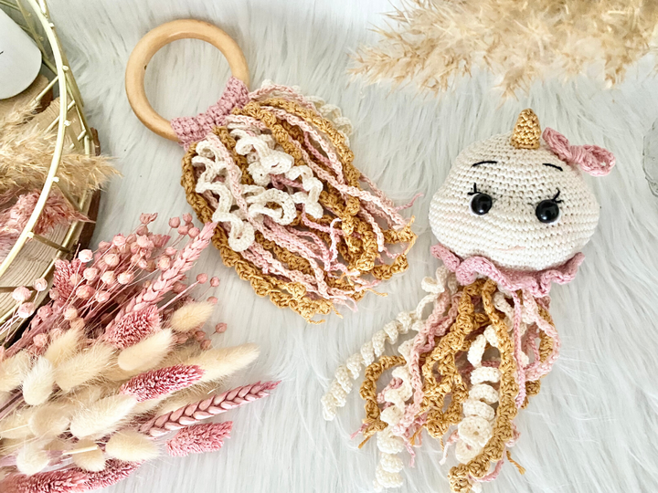 Qualle Kira und Quallengreifring- Häkelanleitung Amigurumi von Wolldiamant