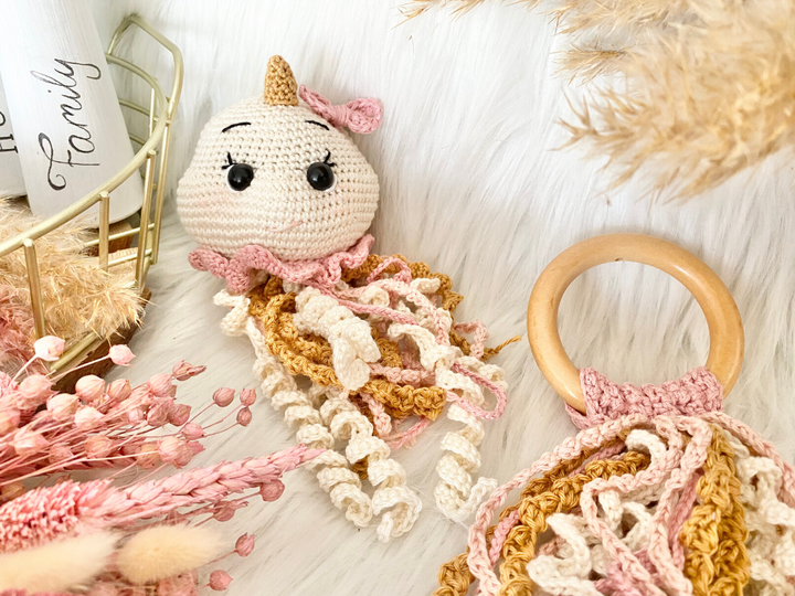 Qualle Kira und Quallengreifring- Häkelanleitung Amigurumi von Wolldiamant