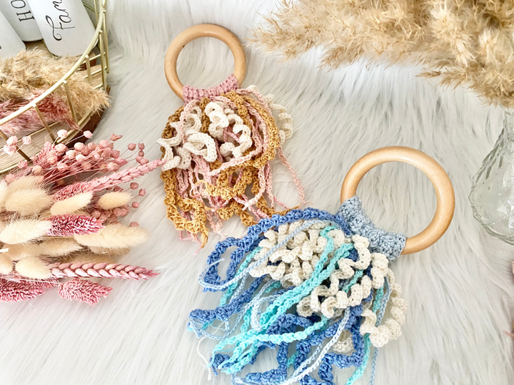 Qualle Kira und Quallengreifring- Häkelanleitung Amigurumi von Wolldiamant