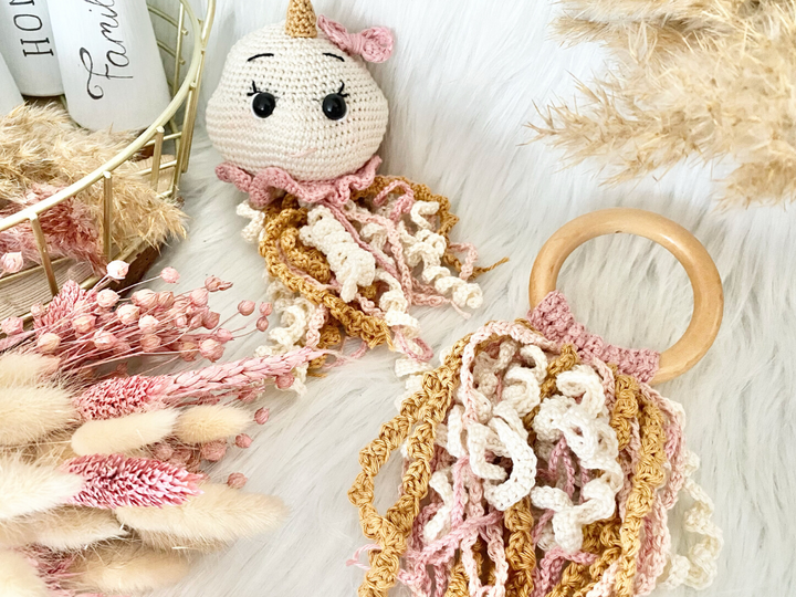 Qualle Kira und Quallengreifring- Häkelanleitung Amigurumi von Wolldiamant