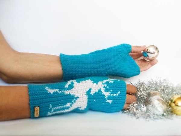 Fingerless Gloves - Christmas deer. Crochet pattern