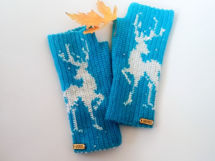 Fingerless Gloves - Christmas deer. Crochet pattern