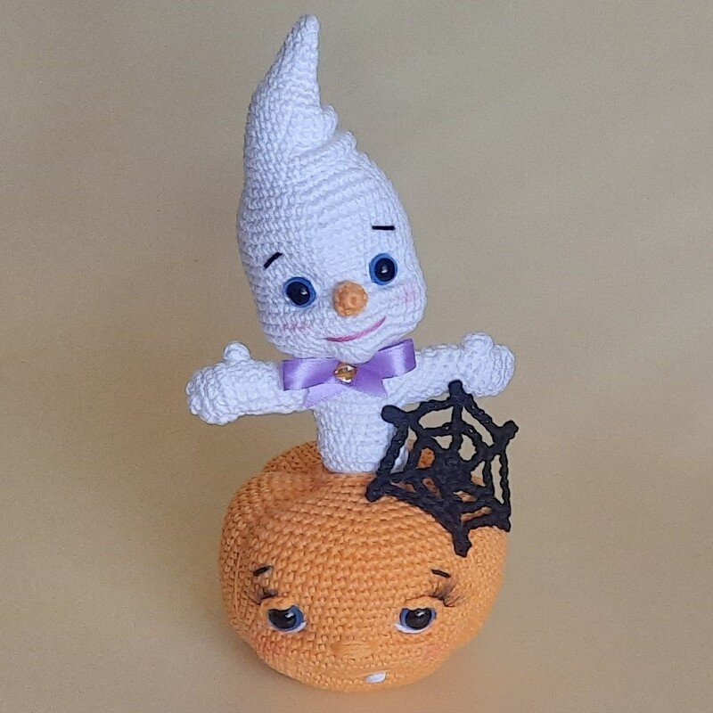 Spooky der Geist mit Spinnennetz und Kürbis - Amigurumi Häkelanleitung - Bild 4