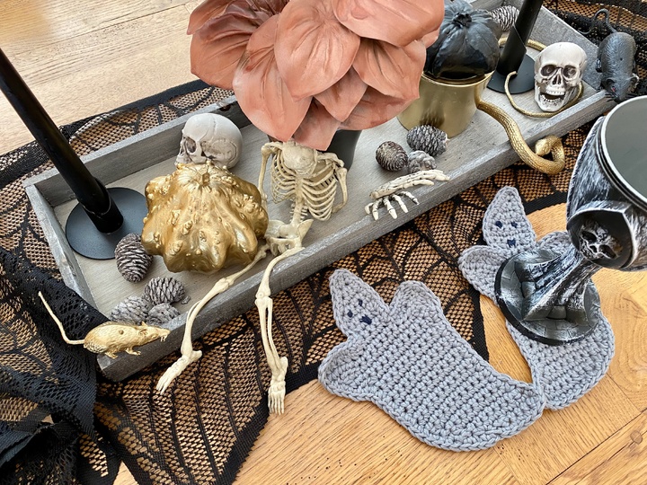 Häkelanleitung Untersetzer BOOH für Halloween