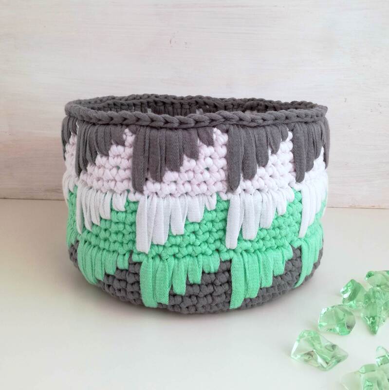 Pattern basket with spike stitch - Image 4