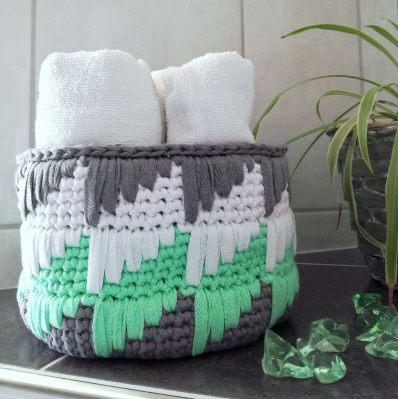 Pattern basket with spike stitch - Image 2