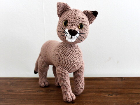 Crochet Lucy the Cat – standing amigurumi cat, 30 cm (EN & DE)