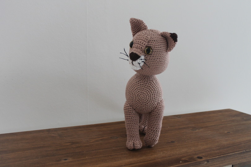 Crochet Lucy the Cat – standing amigurumi cat, 30 cm (EN & DE)