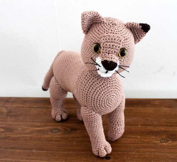 Crochet Lucy the Cat – standing amigurumi cat, 30 cm (EN & DE)