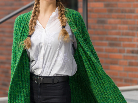 Midori - Smargdgrüner Cardigan in falschem Patentmuster