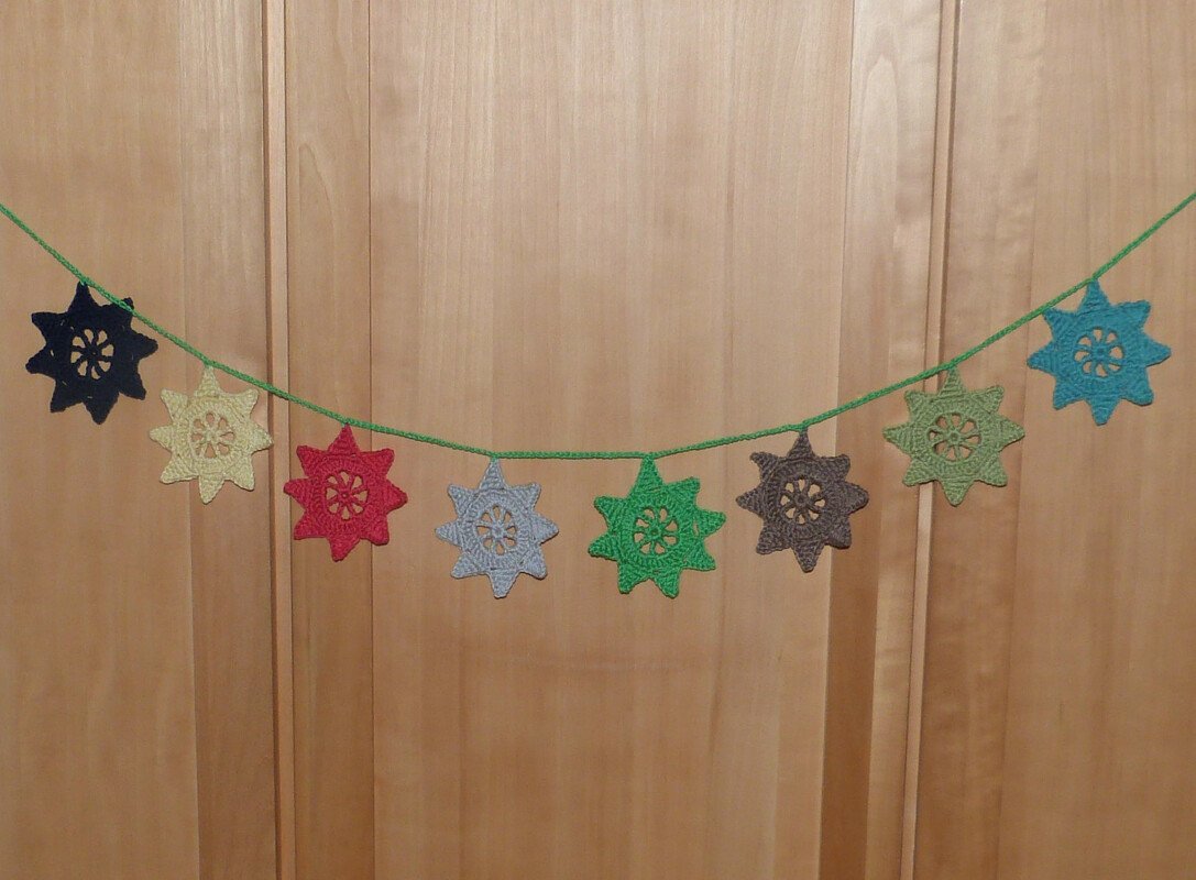 H&auml;kelanleitung f&uuml;r eine vielseitige, dekorative Sternengirlande