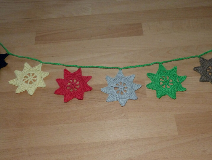 H&auml;kelanleitung f&uuml;r eine vielseitige, dekorative Sternengirlande