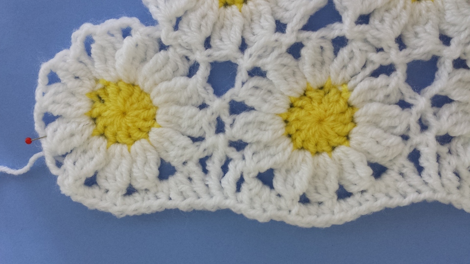 Crochet pattern daisy flower afghan