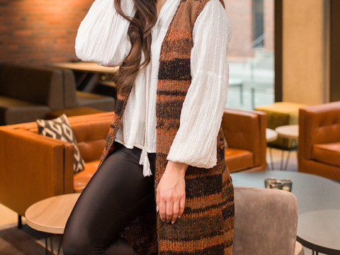 Celia - Lange Weste in cognacfarbenem Farbverlauf