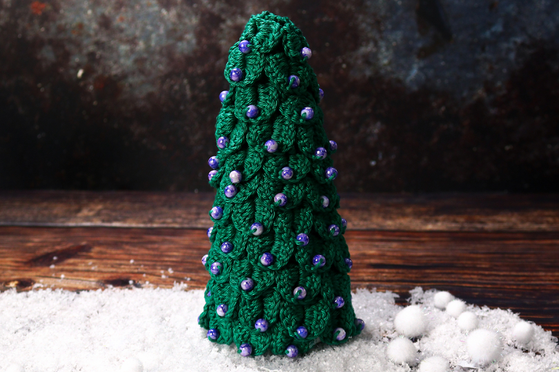 Dekorative blättrige Weihnachtsbäumchen - Häkelanleitung