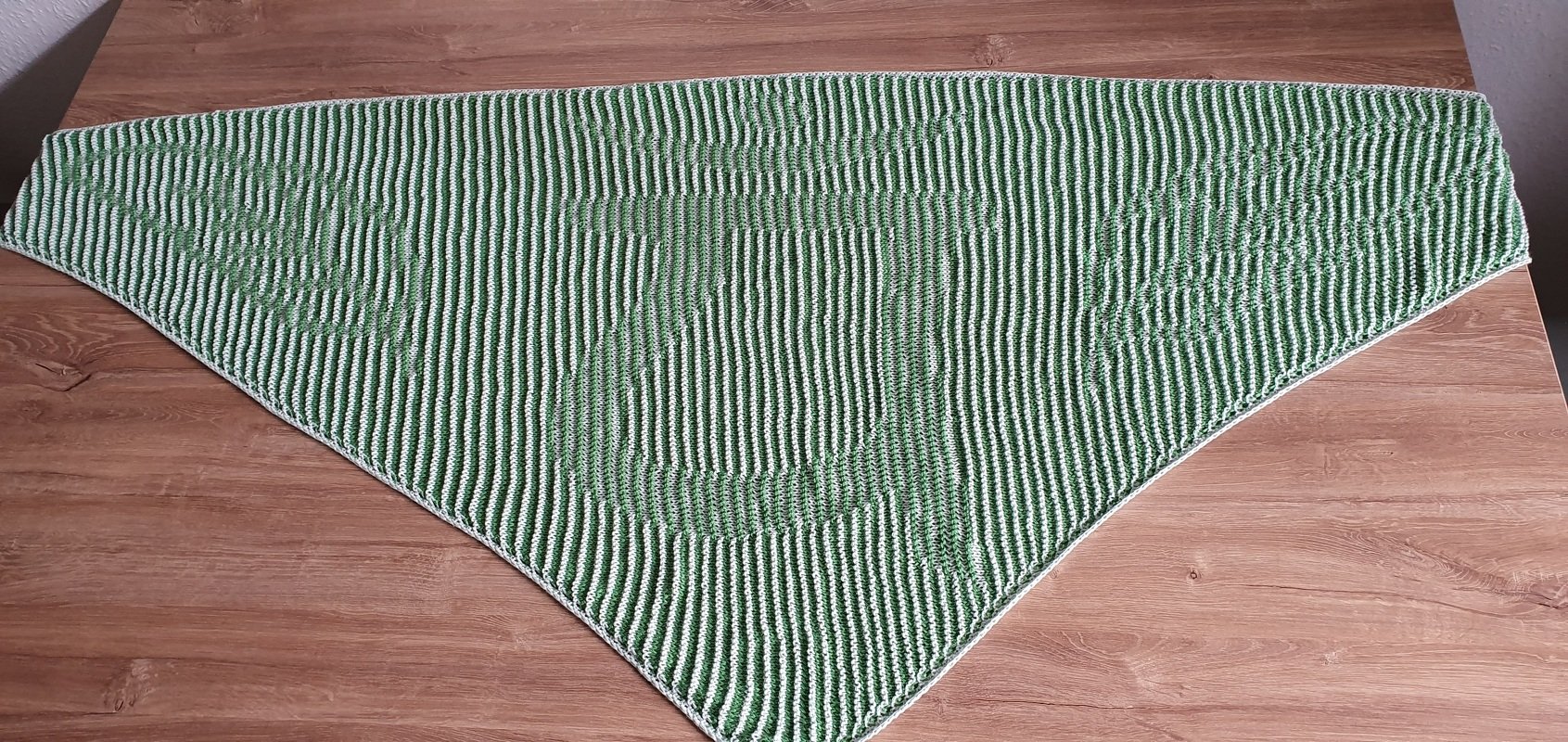 Heart Chakra, Shadow Knitting, Illusion Knitting, Motif Shawl - Image 4