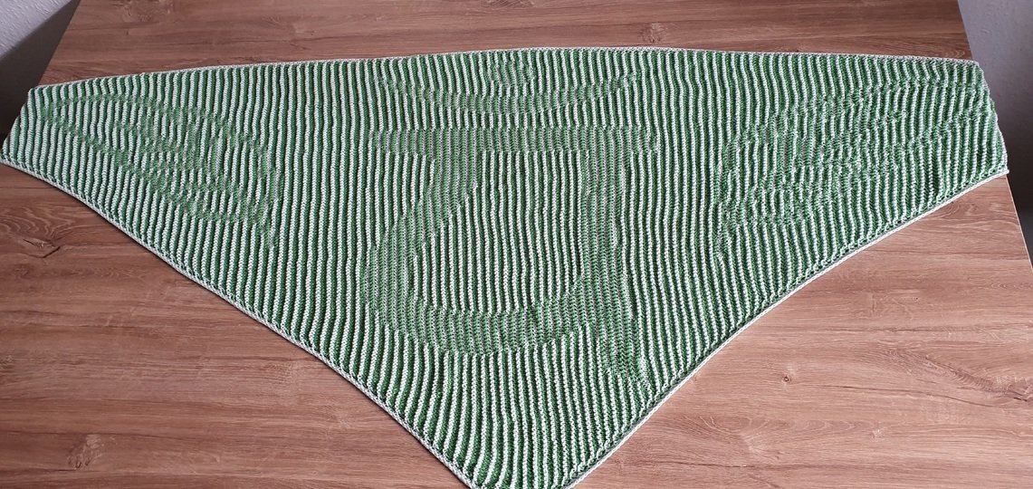 Heart Chakra, Shadow Knitting, Illusion Knitting, Motif Shawl