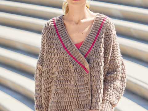 Kurze Jacke in Beige mit Streifen in Pink