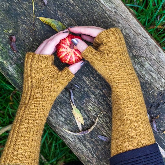 Plan B Strickanleitung für kuschelig warme Stulpen.