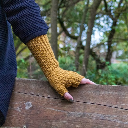 Plan B Strickanleitung für kuschelig warme Stulpen.