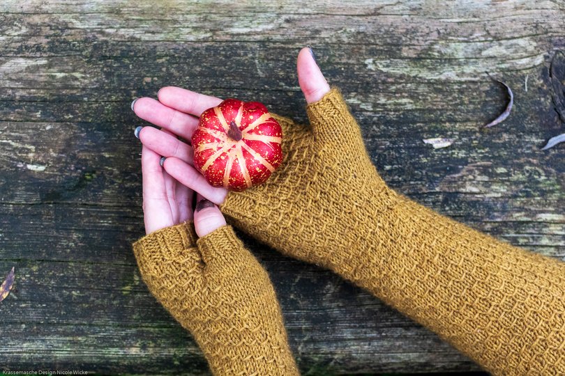 Plan B Strickanleitung für kuschelig warme Stulpen.