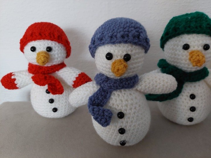 Häkelanleitung kleiner süßer Schneemann ca. 15 cm.