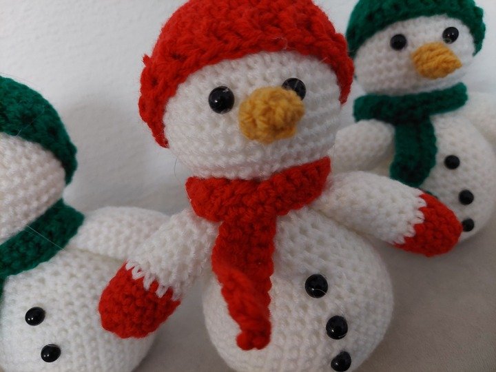 Häkelanleitung kleiner süßer Schneemann ca. 15 cm.