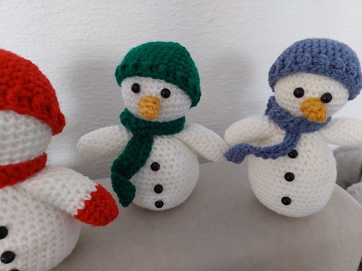 Häkelanleitung kleiner süßer Schneemann ca. 15 cm.