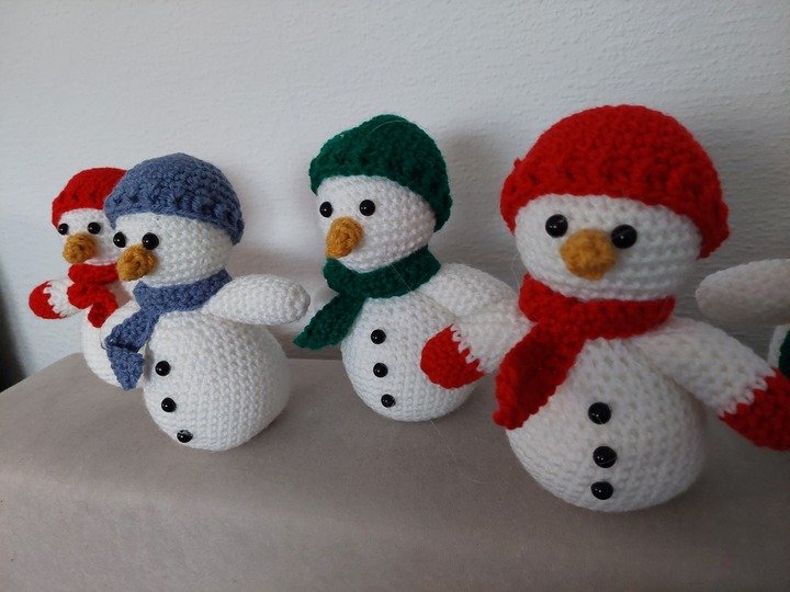 Häkelanleitung kleiner süßer Schneemann ca. 15 cm.