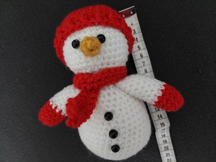 Häkelanleitung kleiner süßer Schneemann ca. 15 cm.