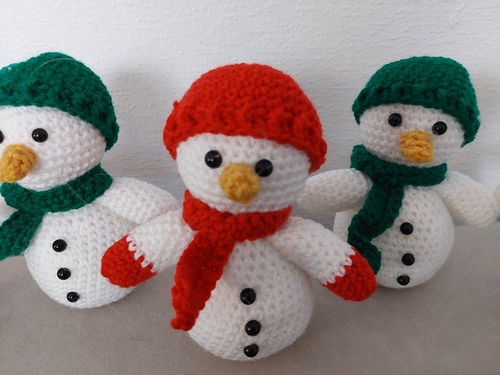 Häkelanleitung kleiner süßer Schneemann ca. 15 cm.