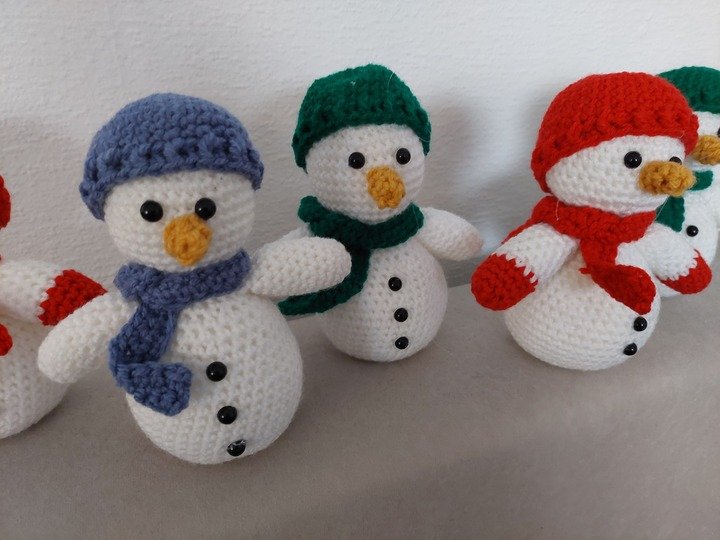 Häkelanleitung kleiner süßer Schneemann ca. 15 cm.