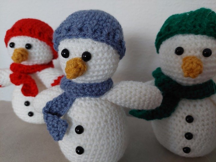 Häkelanleitung kleiner süßer Schneemann ca. 15 cm.