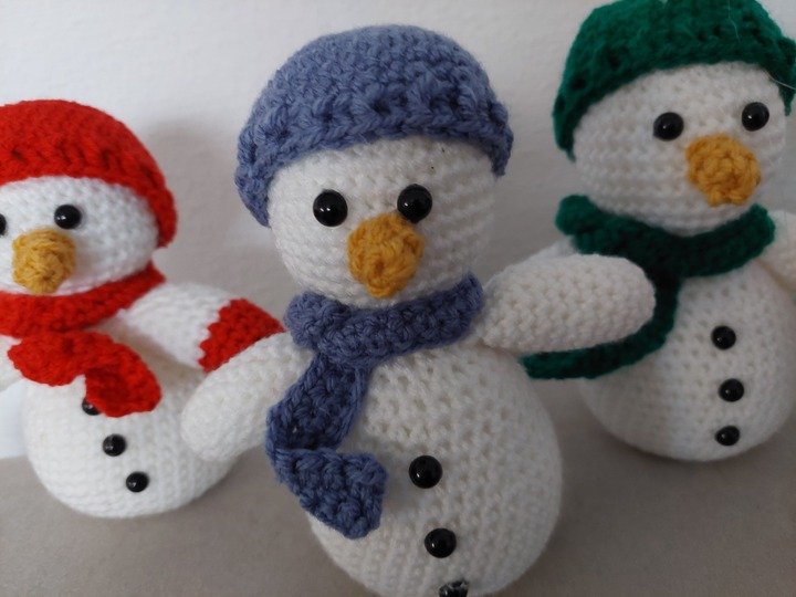 Häkelanleitung kleiner süßer Schneemann ca. 15 cm.