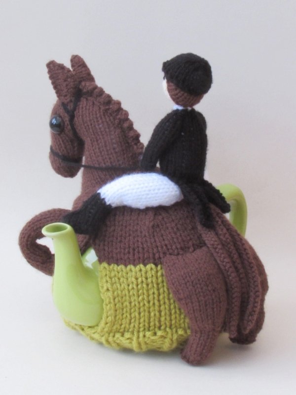 Dressage Horse and Rider Tea Cosy Knitting Pattern - Image 10