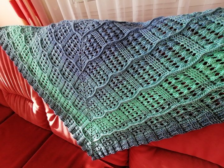 Triangular scarf „Isberga BE“ – Crochet Pattern