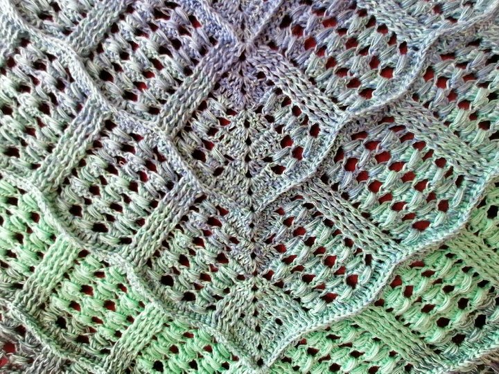 Triangular scarf „Isberga BE“ – Crochet Pattern