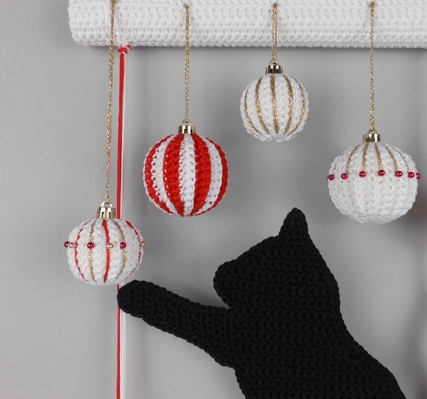 Little chubby Christmas cat - hanging decoration for doors & walls - Image 5