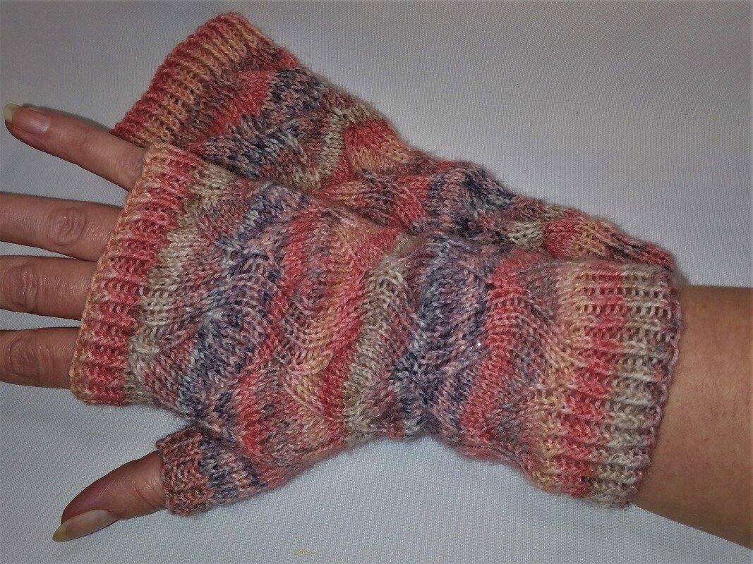 Handstulpen "Nuria" , 3 Größen - Bild 2