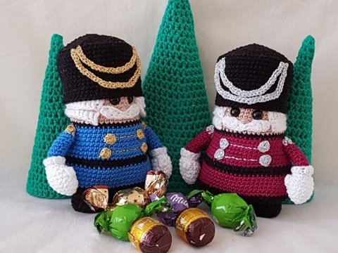 Häkelanleitung Weihnachtsdeko zum Befüllen - Kleiner Nussknacker