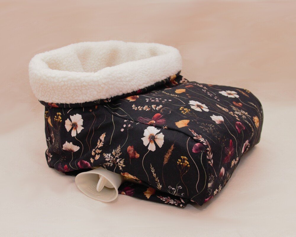 Foot warmer with hot water bottle insert – Tutorial &amp; Sewing Pattern