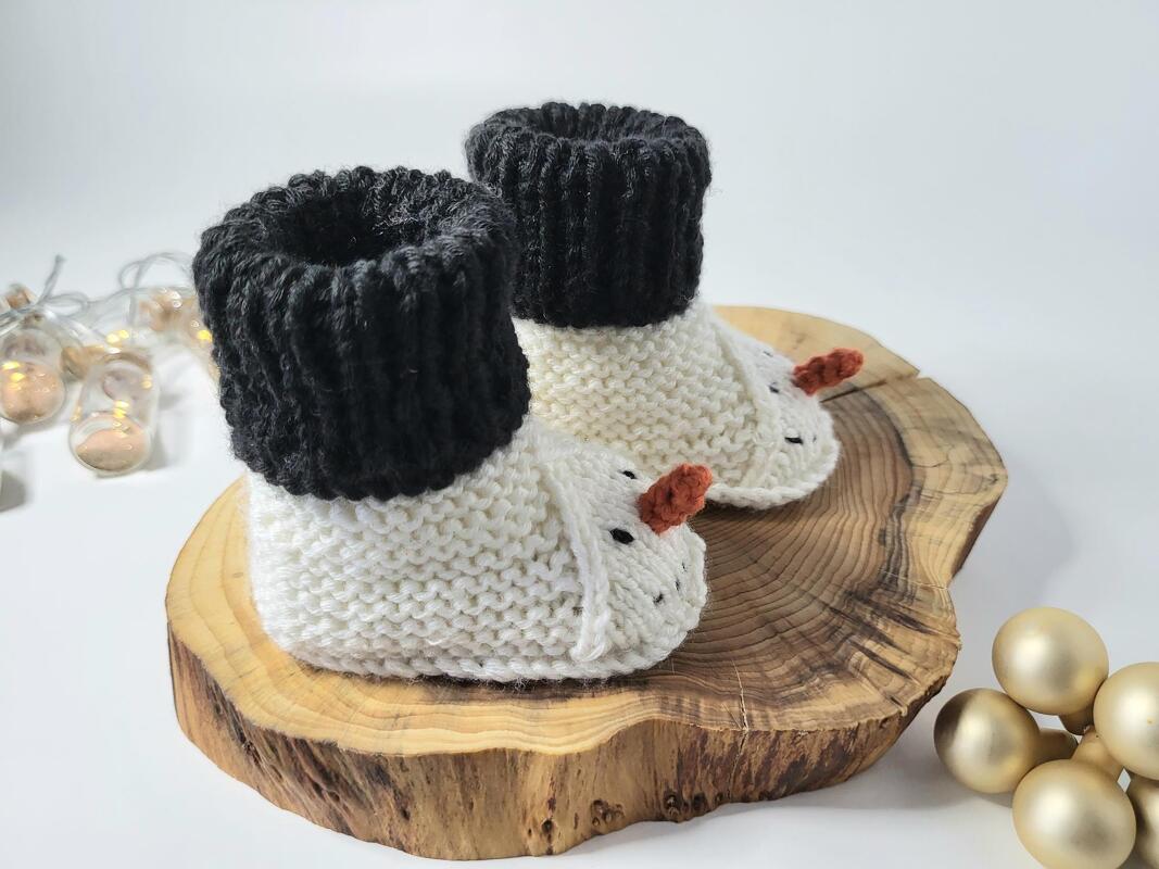 Strickanleitung Babyschühchen "Schneemann"