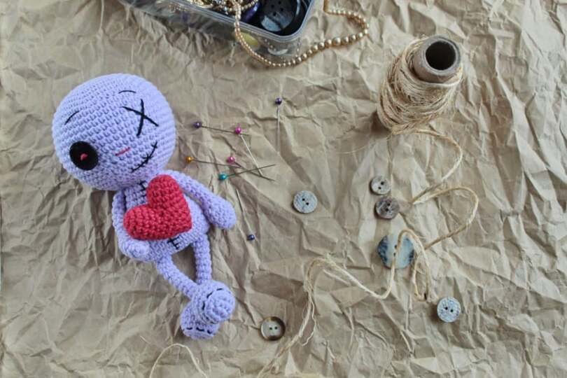 Cute love voodoo doll amigurumi pattern