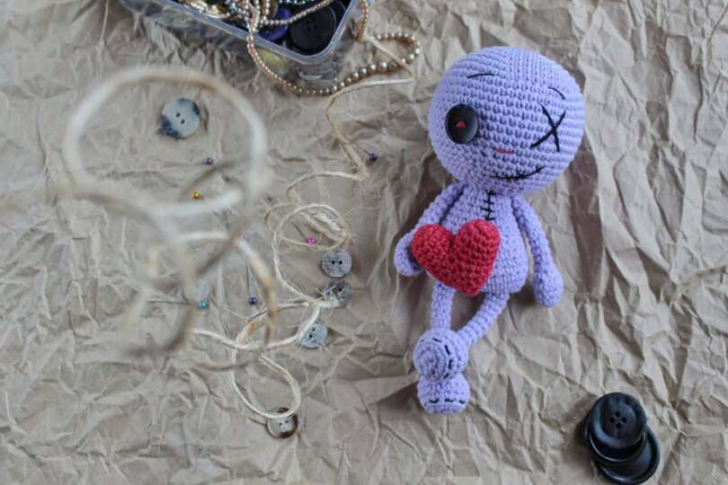 Cute love voodoo doll amigurumi pattern