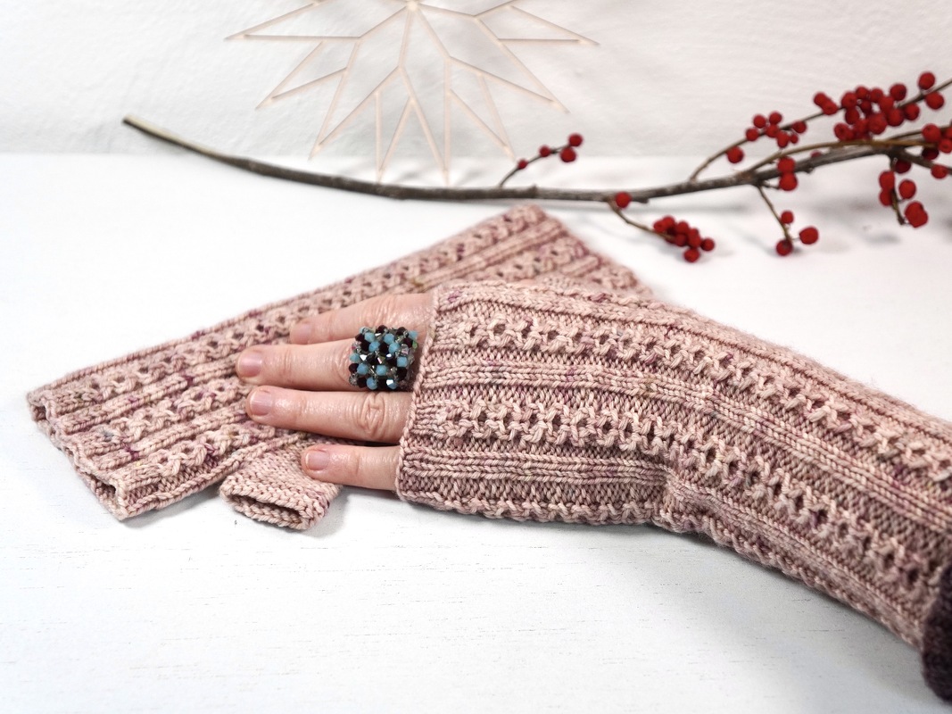 "Acorn Mitts", knitting pattern, 3 sizes - Image 7
