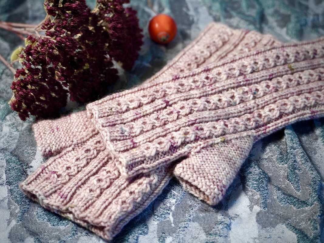 "Acorn Mitts", knitting pattern, 3 sizes - Image 4