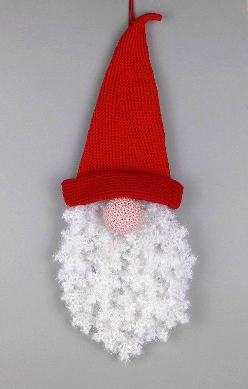 Winter gnome hanging decoration for doors and walls - Image 3