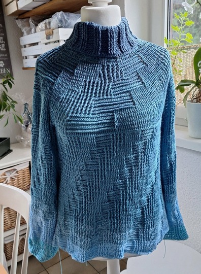 Rollkragenpullover/Kleid Stairways, Häkelanleitung