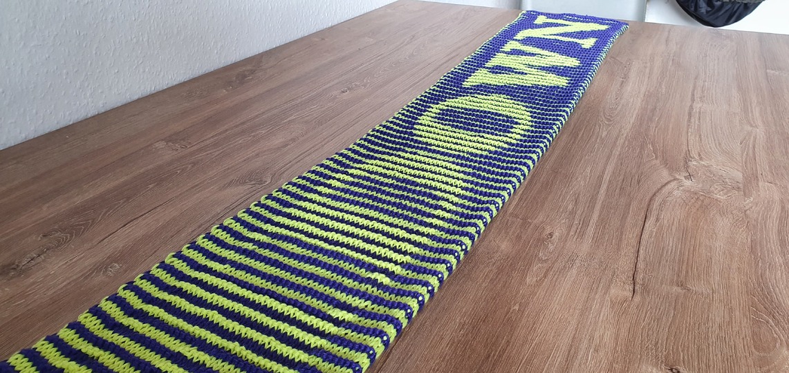 "Touchdown", Shadow Knitting, Illusion Knitting, Motif Scarf