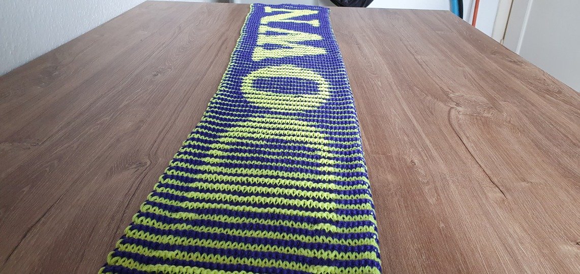 "Touchdown", Shadow Knitting, Illusion Knitting, Motif Scarf
